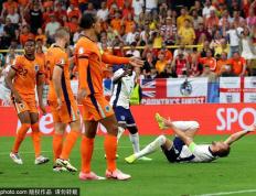 荷兰遭遇争议判罚无缘欧洲杯决赛 执法主裁曾有受贿前科-欧洲杯