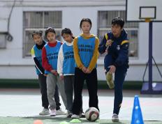 追光 | 公益足球课堂点亮乡村少年“足球梦”-足球