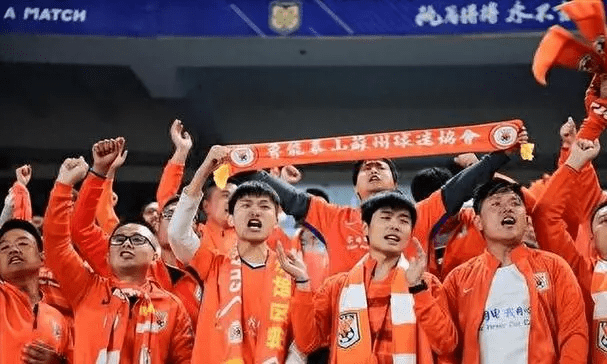上午7点！媒体人点评中国足球引爆争议，球迷吐槽：天大的笑话