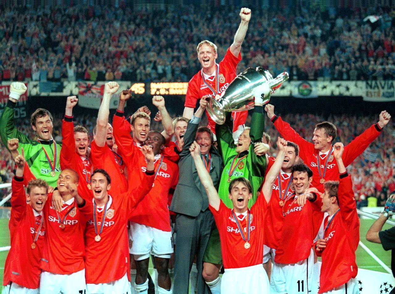 约克谈98-99赛季欧冠捧杯：曼联永远是英格兰第一支三冠王-曼联