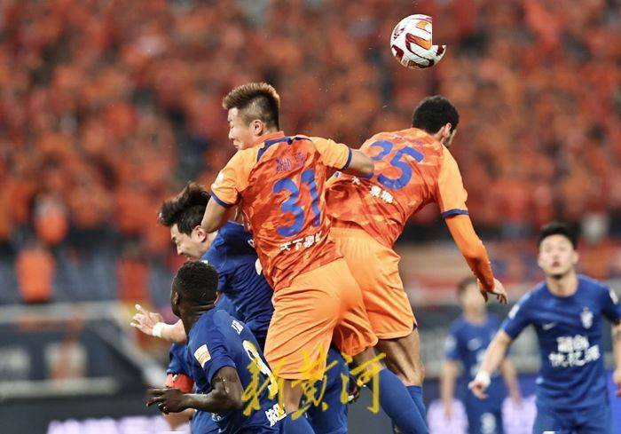 费莱尼贾德松进球，山东泰山队主场2:0胜武汉三镇-费莱尼