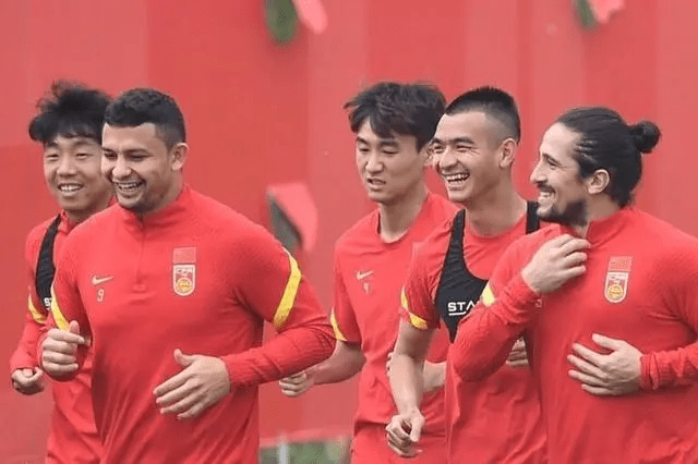突发！资深记者曝争议猛料：中国足球遭毁灭打击，球迷吐槽声一片-中国足球