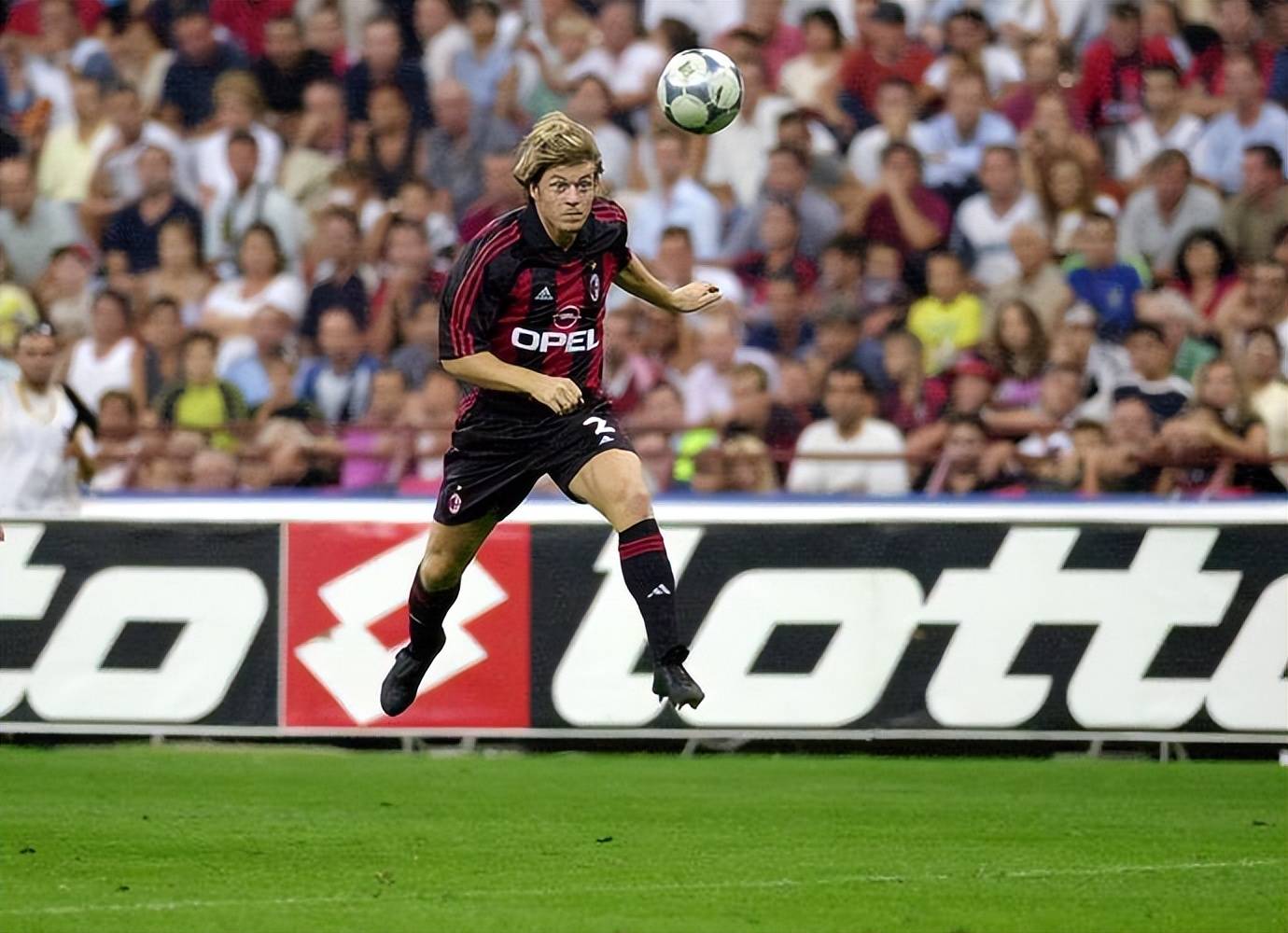 【资料】AC米兰2000-2001赛季意大利杯，不敌佛罗伦萨，无缘决赛-佛罗伦萨