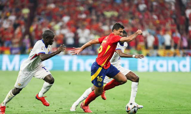 西班牙队以2比1逆转法国，挺进欧洲杯决赛！-欧洲杯