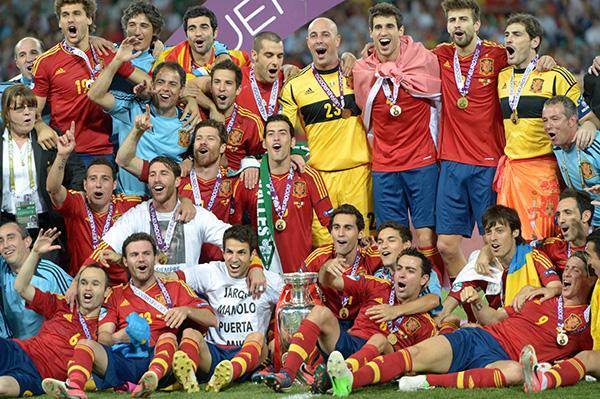西班牙和英格兰谁捧欧洲杯？斗牛士12年前曾问鼎，英格兰从未染指-欧洲杯
