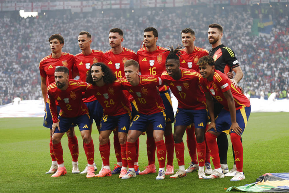 西班牙2:1战胜英格兰，时隔12年重夺欧洲杯冠军-欧洲杯