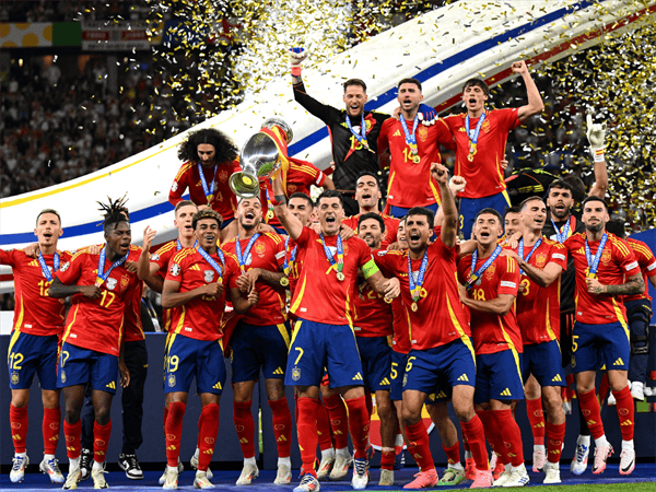 欧洲杯丨年轻无敌！西班牙队第四次登上欧洲之巅-欧洲杯
