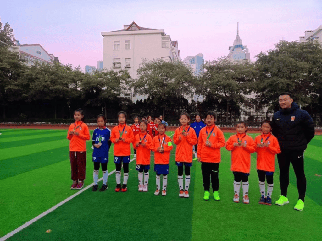 有足球，有梦想！青岛香港路小学足球队纪实-足球