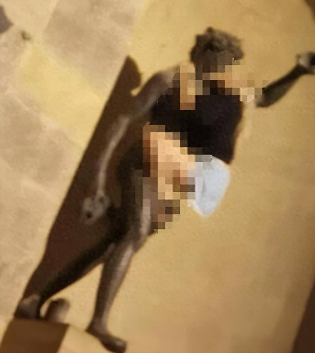 外媒：一女游客在佛罗伦萨对雕像做不雅动作照片热传，引发意大利官员愤怒-佛罗伦萨
