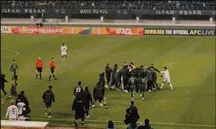 浙江队球员遭武里南队暴力袭击，或面临亚足联处罚影响下赛季亚冠