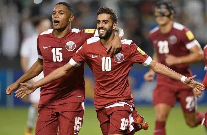 国足0:1负于卡塔尔亚洲杯小组出局，中国足球已死，不过现在才埋-中国足球