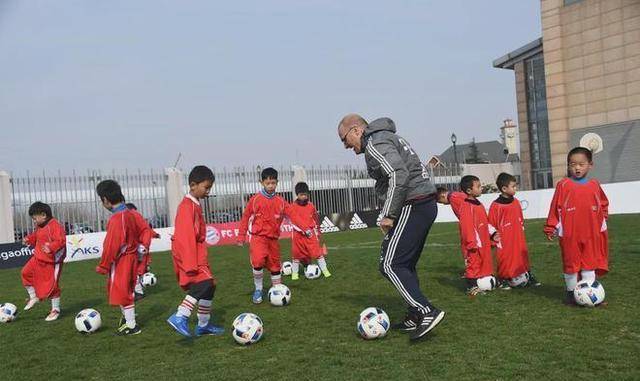 中国足球：外援泛滥引发本土球员危机-中国足球